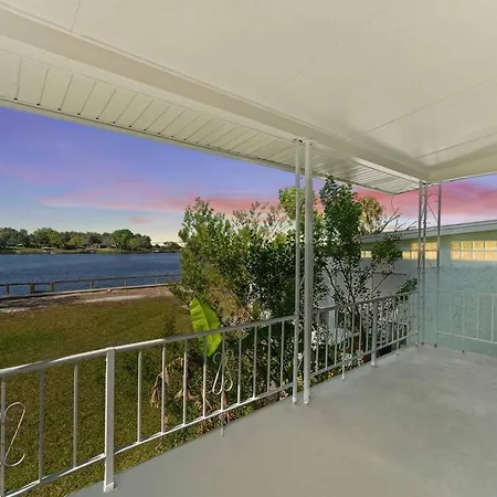 Riverside Retreat Waterfront, Fishing, Parks Music